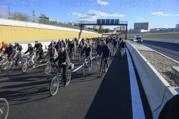 Cyclists at a demo on the 16th construction phase of the A100. Berlin, 18.10.2025