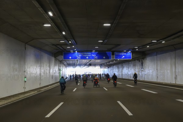 Bicycle demo on the recently inaugurated 16th construction phase of the A100, in the tunnel, Berlin, 18.10.2025