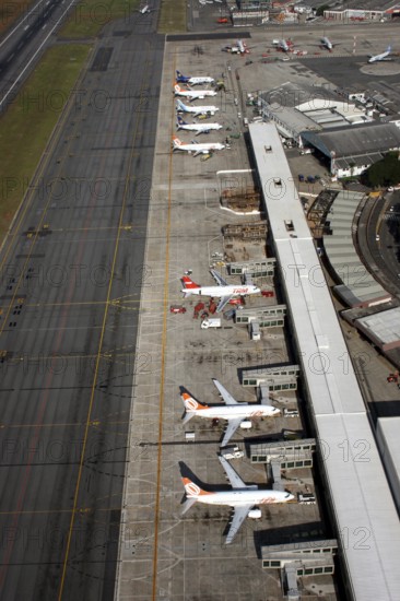 AEROPORTO DE CONGONHAS - SP JUNHO DE 2005 FOTO MARCOS HIRAKAWA KEYSTONE
