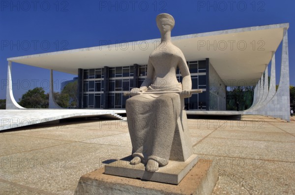 Supremo Tribunal Federal - Escultura de Alfredo Ceschiatti, Brasilia, DF, Brazil