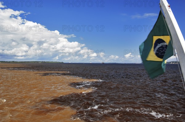 Encontro das águas, Rio Negro e Solimões, Manaus, Amazonas, Brazil