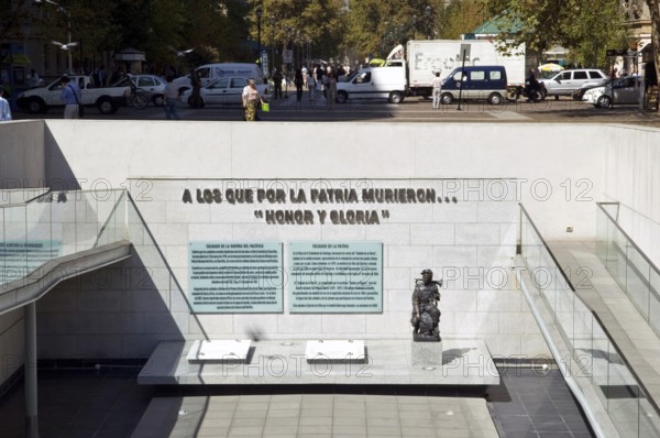 Mausoléu de Bernardo O'Higgins, Los Libertadores Square, Santiago, Chile