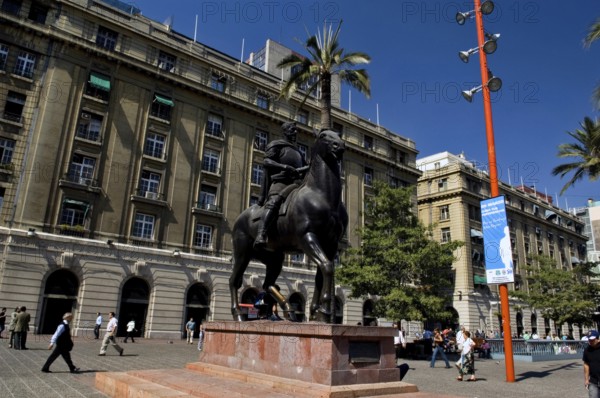Pedro de Valdívia Monument, Armas Square, Santiago, Chile