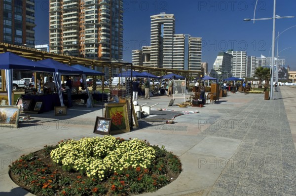 Antiques things fair, El Sol Beach, Viña Del Mar, Chile