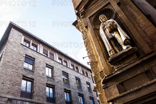 Statue of Giovanni Villani on the facade of Loggia del Mercato Nuovo. Florence, Province of Florence, Italy. 18.12.2012
