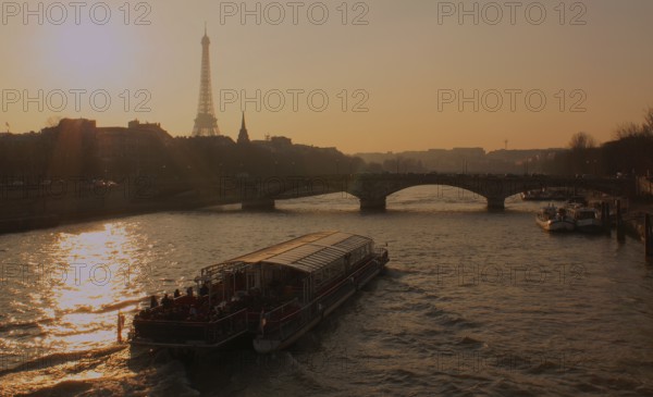 Eiffel Tower, Pont des Invalides, 7° & 8° arrondissements, Ile-de-France, Paris, France