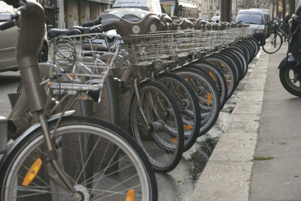 Bicycles, Franklin D. Roosvelt, 75008, Paris, France
