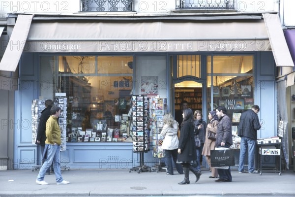 Bookstore, Rue Saint-Antoine, 4ème arrondissement, (75004), Paris, France