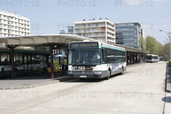 Road station of the Sèvres Bridge, Bolougne-Billancourt, Hauts-de-Seine (92), Ile de France, France