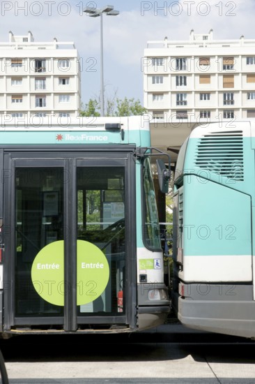 Road station of the Sèvres Bridge, Bolougne-Billancourt, Hauts-de-Seine (92), Ile de France, France