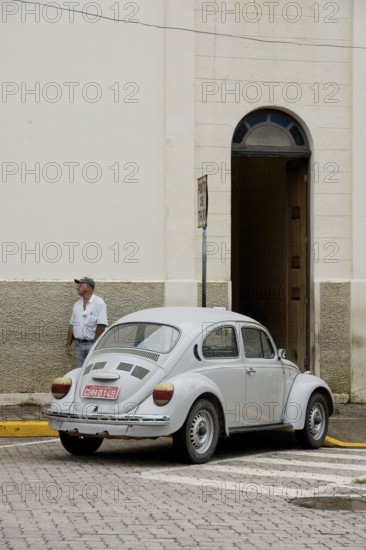Volkswagen bug, Door, 29/12/2009, São Luís do Paraitinga, São Paulo, Brazil