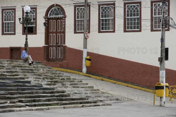 Seating man in Stairway, 29/12/2009, São Luís do Paraitinga, São Paulo, Brazil