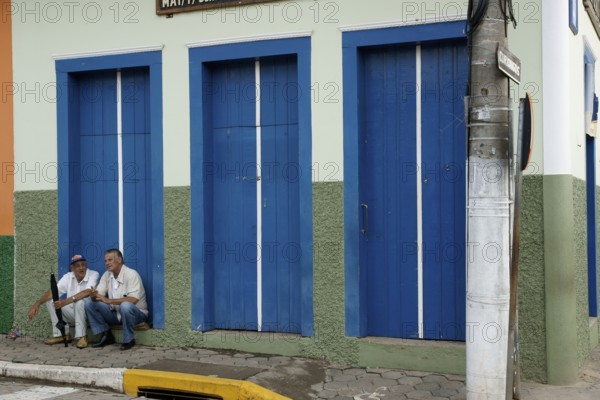 Seating men, 29/12/2009, São Luís do Paraitinga, São Paulo, Brazil