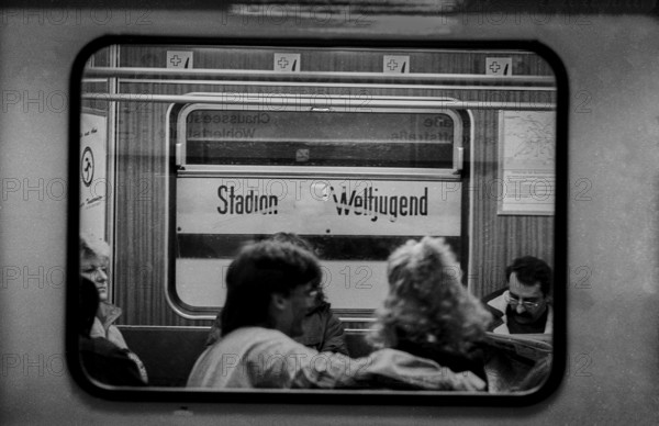 Germany, Berlin, 12.12.1991, underground station Stadion der Weltjugend, underground train, window, renamed Schwarzkopfstraße/Deutschland, Berlin, 12.12.1991, U-Bahnhof Stadion der Weltjugend, U-Bahnzug, Fenster, umbenannt in Schwarzkopfstraße ...