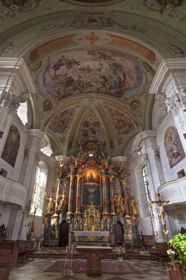 Altar of the Baroque Church of St. Jacob and St. Leonard, Hopfgarten im Brixentale, Tyrol, Austria