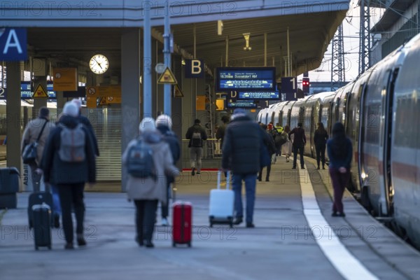 ICE train, in Essen main station, on the platform, North Rhine-Westphalia, Germany