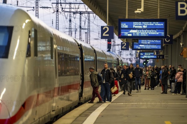 ICE at Essen Central Station, on the platform, North Rhine-Westphalia, Germany