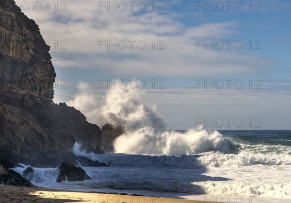 Swell on the rocky plateau of Sito, also known as Forte São Miguel, a surfing paradise with monster waves in the months of November to February, Nazaré, Portugal
