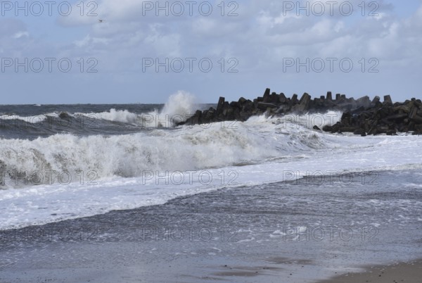 Storm and breakwater, tetrapods, Dolossen on the Danish North Sea, Denmark