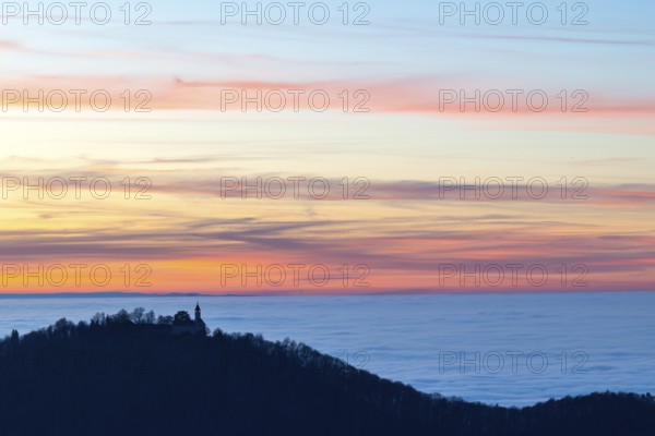 Inversion weather, fog, sunset, autumn, view from Breitenstein to Teck Castle, Ochsenwang, Swabian Jura, Baden-Württemberg, Germany