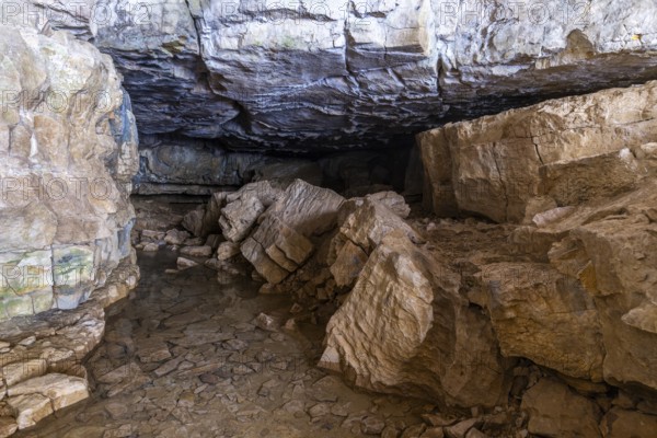 Falkensteiner Höhle, limestone, autumn, Grabenstetten, Swabian Jura, Baden-Württemberg, Germany