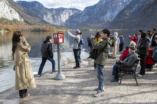Tourists taking photos, Hallstatt, Upper Austria, Salzkammergut, Austria. 29.10.2025 < english> Tourists taking photos, Upper Austria, Austria. October 29, 2025