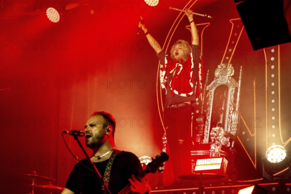 Hannes Braun, singer of the band Kissin' Dynamite live on Back with a Bang World Tour at Capitol Hanover on 09.11.2025