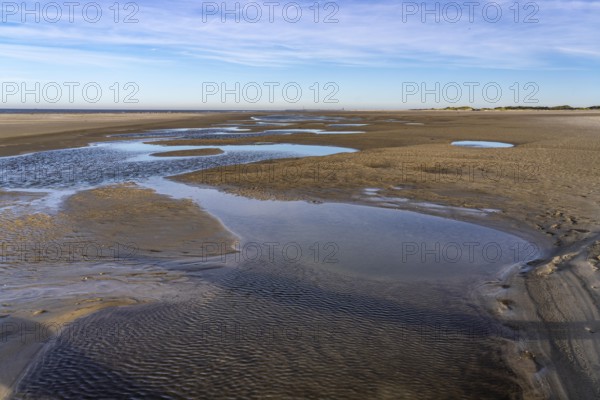 East beach of the East Frisian island of Spiekeroog, at low tide, tidal creek, watercourse at low tide, looking east towards the island of Wangerooge, Lower Saxony, Germany