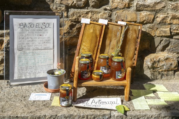 Bajo el Sol products, artisanal honey for sale, Ainsa, Aínsa-Sobrarbe, Huesca province, Aragon, Spain