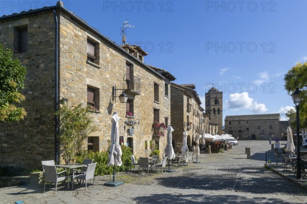 Historic buildings medieval village of Ainsa, Aínsa-Sobrarbe, Huesca province, Aragon, Spain