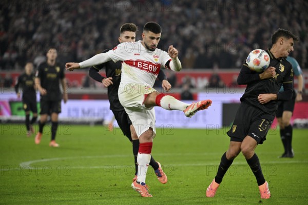 Action goal goal Deniz Undav VfB Stuttgart (26) shoots Dimitrios Giannoulis FC Augsburg FCA (13) against MHPArena, MHP Arena Stuttgart, Baden-Württemberg, Germany