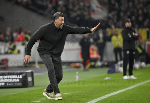 Coach coach Sandro Wagner FC Augsburg FCA gesture on the sidelines behind coach Sebastian Hoeness VfB Stuttgart MHParena, MHP Arena Stuttgart, Baden-Württemberg, Germany