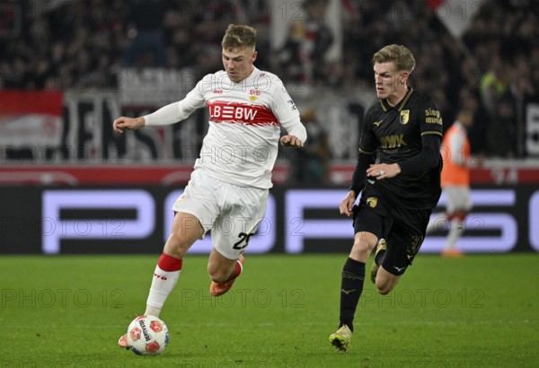 Duel, action Finn Jeltsch VfB Stuttgart (29) against Anton Kade FC Augsburg FCA (30) MHPArena, MHP Arena Stuttgart, Baden-Württemberg, Germany