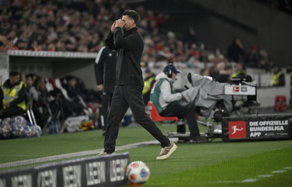 Coach coach Sandro Wagner FC Augsburg FCA gesture on the sidelines disappointed MHParena, MHP Arena Stuttgart, Baden-Württemberg, Germany