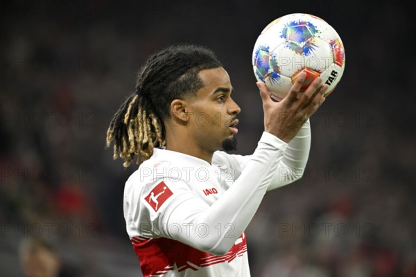 Lorenz Assignon VfB Stuttgart (22) portrait action throw-in MHPArena, MHP Arena Stuttgart, Baden-Württemberg, Germany