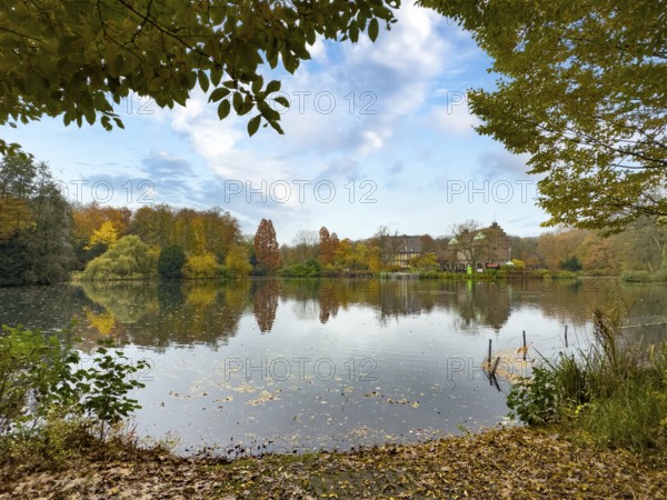 View over castle pond to house Schloss Wittringen in the Wittringer Wald recreation area, Gladbeck, North Rhine-Westphalia, Germany