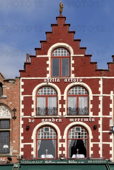 Old brick house painted in red and white, market square, Bruges, UNESCO World Heritage Site, West Flanders, Flemish Region, Belgium