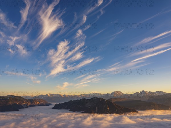 Feather clouds over the Berchtesgaden Alps, fog in the valley, Hochstaufen, Chiemgau Alps, Upper Bavaria, Bavaria, Germany