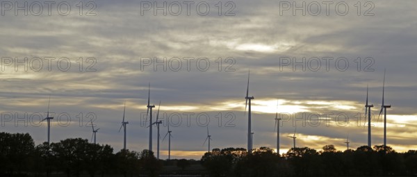 Wind power plants, clouds, sunset, Südergellersen, Samtgemeinde Gellersen, Lower Saxony, Germany
