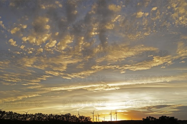 Wind power plants, clouds, sunset, Südergellersen, Samtgemeinde Gellersen, Lower Saxony, Germany