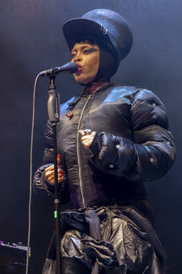 Erykah Badu, singer, USA, soul, hip-hop, R&B, The Return Of Automatic Slim World Tour 2025, live at the Uber Eats Music Hall, Berlin, 04.11.2025 < english> Erykah Badu, singer, hip-hop, live at the Uber Eats Music Hall, November 4th, 2025