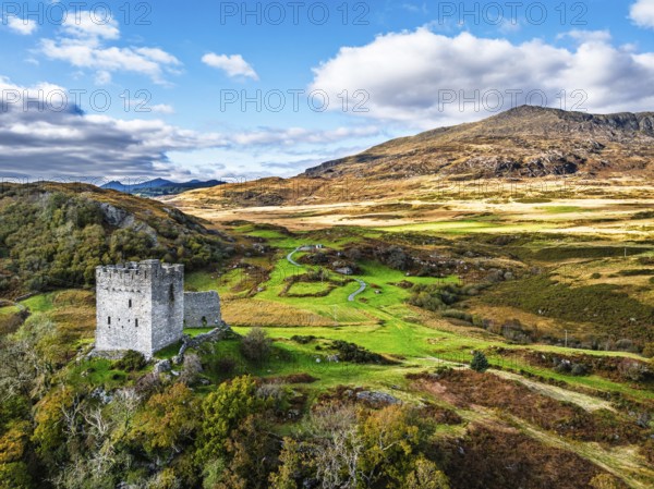 DefaAutumn colours over Castell Dolwyddelan and Eryri Mountains from a drone, Snowdonia, Conwy County Borough, Wales, Englandult