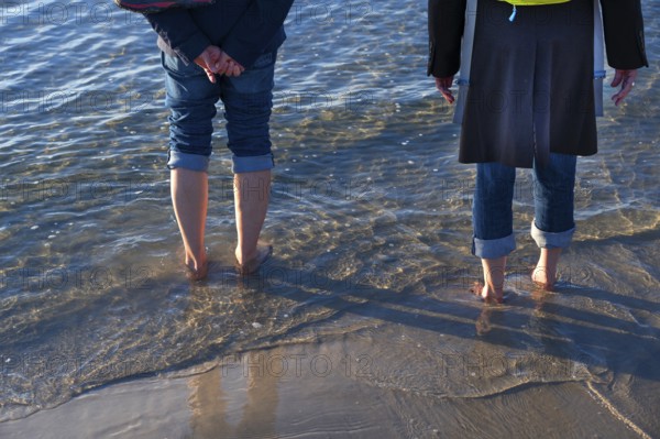 Walkers on Starnd, barefoot in the Baltic Sea, Ahrenshoop, Darß, Mecklenburg-Western Pomerania, Germany