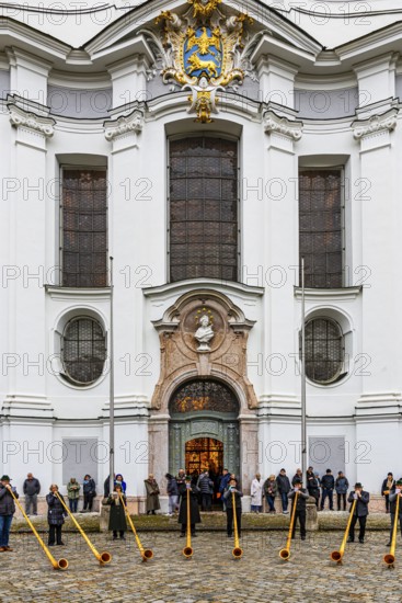 Alphorn group playing in front of Marienmünster in Dießen am Lake Ammer, Upper Bavaria, Bavaria, Germany