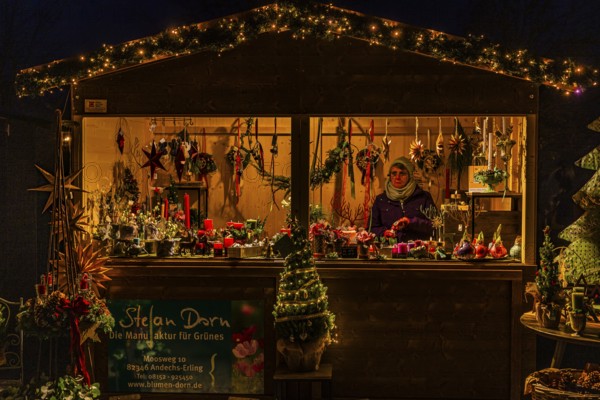 Sales stand with Christmas items at the Christkindlmarkt, Historisches Hotel La Villa, Starnberger See, Niederpöcking, Upper Bavaria, Bavaria, Germany