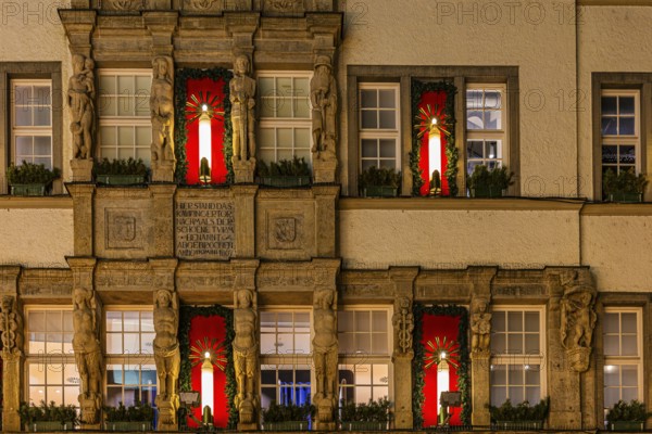 Christmassy decorated façade of the Hirmer menswear store, Christkindlmarkt, Neuhauserstraße, Munich, Upper Bavaria, Bavaria, Germany