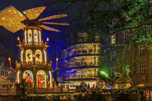 Christmas market with three-story illuminated Christmas pyramid, Rindermarkt, Munich, Upper Bavaria, Bavaria, Germany