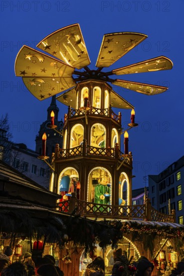 Christmas market with three-story illuminated Christmas pyramid, Rindermarkt, Munich, Upper Bavaria, Bavaria, Germany