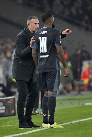 Coach coach Robin Van Persie Feyenoord Rotterdam on the sidelines gesture gesture in conversation with Cyle Larin Feyenoord Rotterdam (10) Europa League, MHPArena, MHP Arena Stuttgart, Baden-Württemberg, Germany