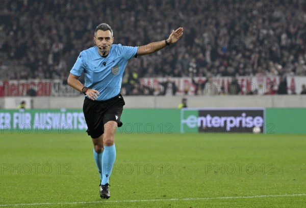 Referee Horatiu Fesnic ROU Gesture Europa League, MHPArena, MHP Arena Stuttgart, Baden-Württemberg, Germany